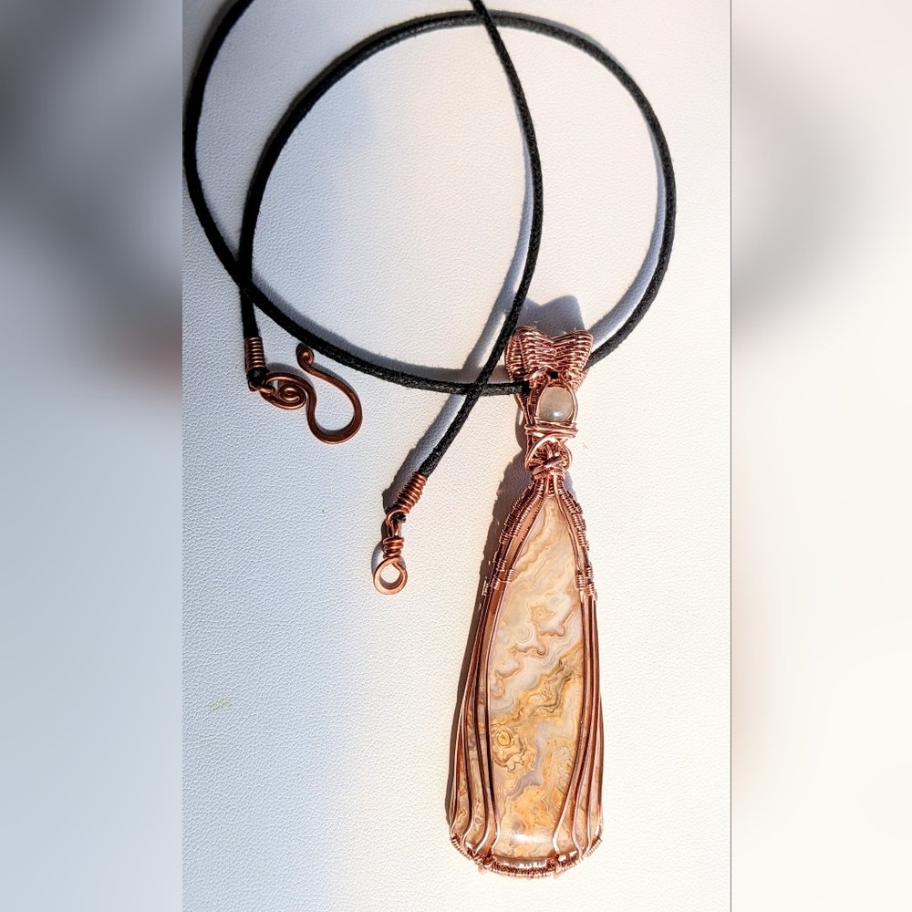 Golden Lace Agate Pendant Necklace Unique Artisan Copper Design - Picture 16 of 17